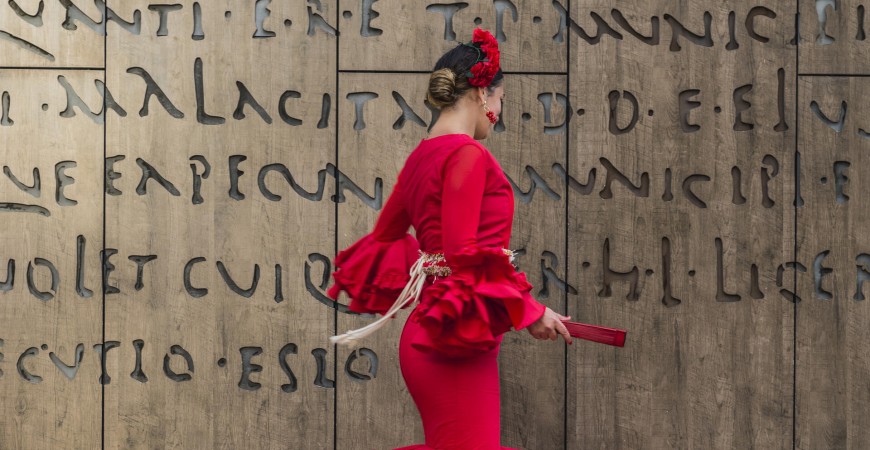 La elegancia flamenca: descubre la belleza de los trajes de gitana
