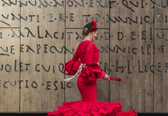 La elegancia flamenca: descubre la belleza de los trajes de gitana